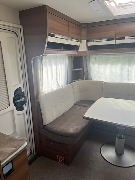 Dethleffs Nomad 730 FKR Snow 7 of 25
