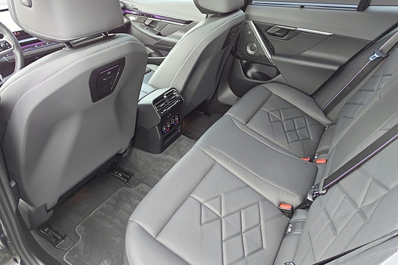 BMW i5 18 of 21