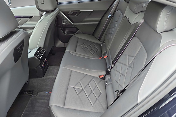 BMW i5 19 of 21