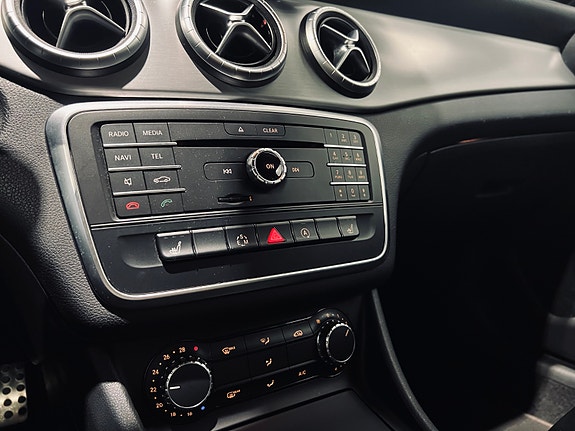 Mercedes-Benz CLA180 26 of 30