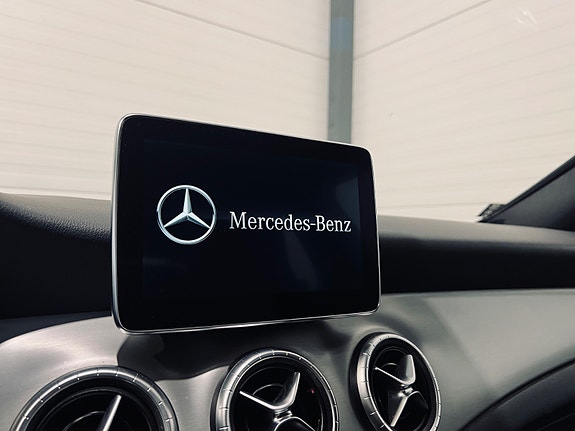 Mercedes-Benz CLA180 27 of 30