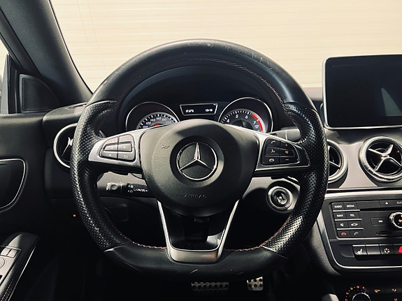 Mercedes-Benz CLA180 18 of 30