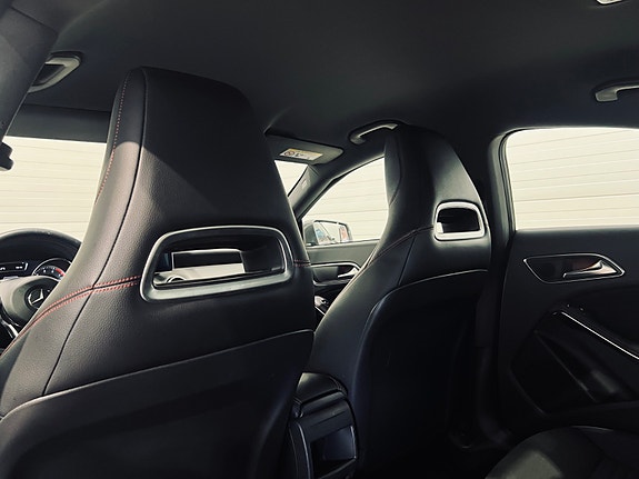 Mercedes-Benz CLA180 16 of 30