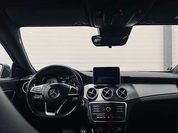 Mercedes-Benz CLA180 17 of 30