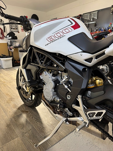 MV Agusta Brutale 800 Dragster 3 of 5