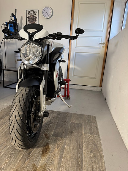 MV Agusta Brutale 800 Dragster 2 of 5