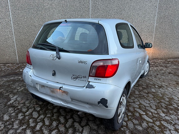 Toyota Yaris 9 of 30