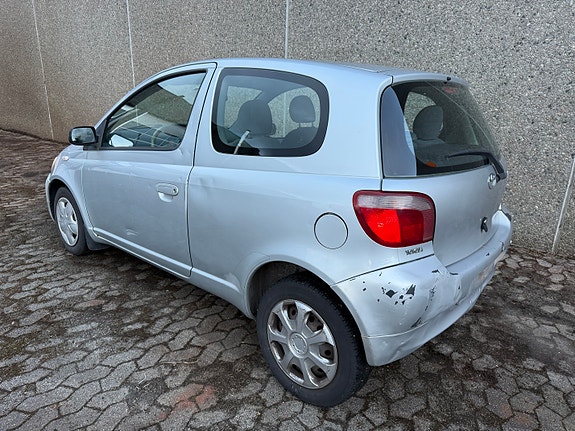 Toyota Yaris 14 of 30