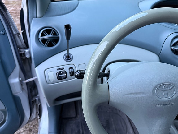 Toyota Yaris 23 of 30