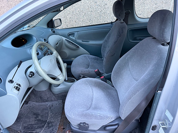 Toyota Yaris 21 of 30