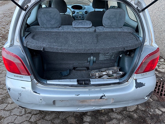 Toyota Yaris 26 of 30