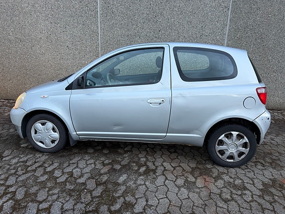 Toyota Yaris 16 of 30