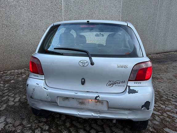 Toyota Yaris 10 of 30