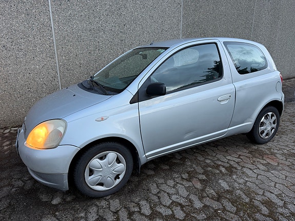Toyota Yaris 18 of 30