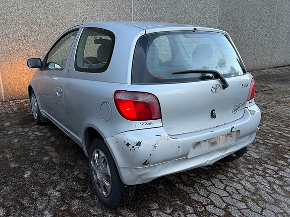 Toyota Yaris 13 of 30