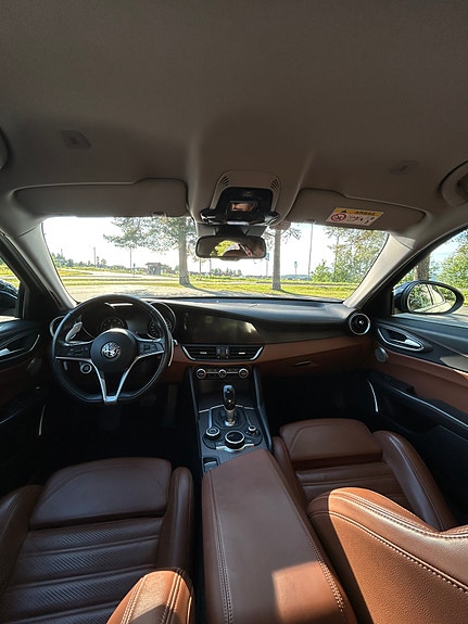 Alfa Romeo Giulia 15 of 26