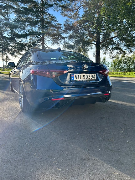 Alfa Romeo Giulia 12 of 26