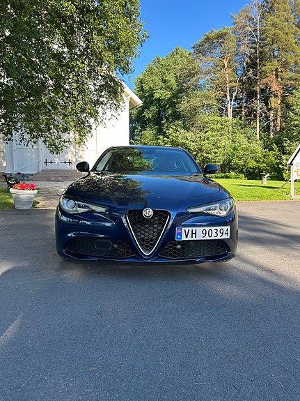 Alfa Romeo Giulia 3 of 5