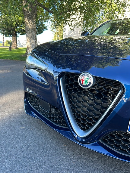 Alfa Romeo Giulia 13 of 26