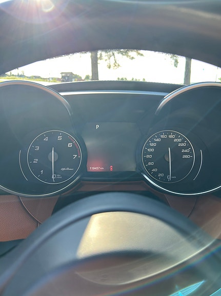 Alfa Romeo Giulia 18 of 26
