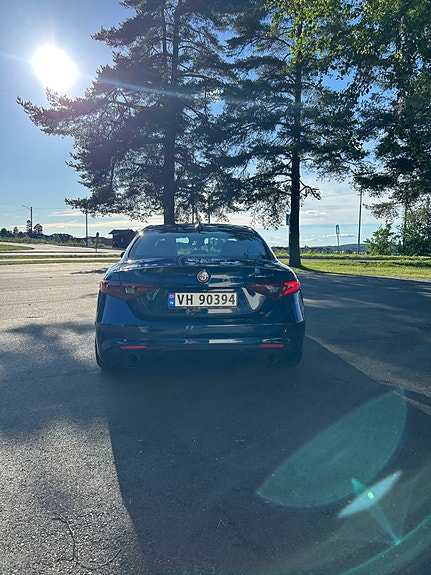 Alfa Romeo Giulia 11 of 26