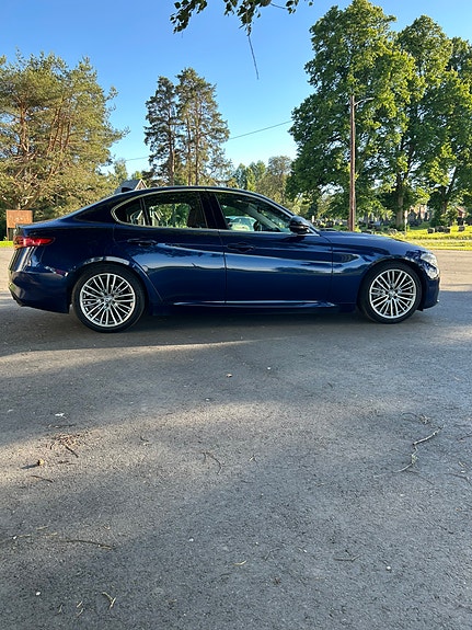 Alfa Romeo Giulia 7 of 26