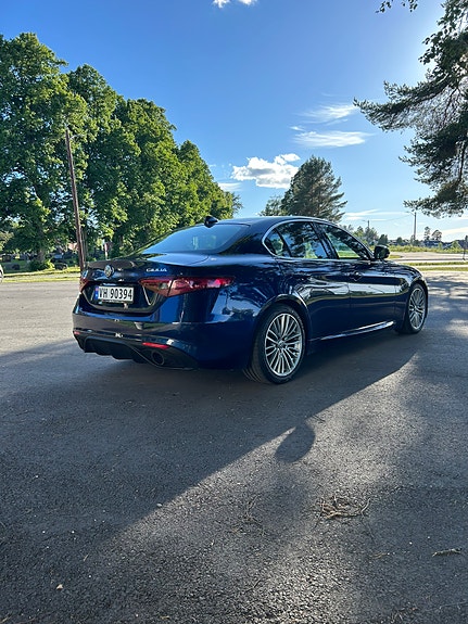 Alfa Romeo Giulia 9 of 26
