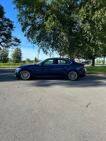 Alfa Romeo Giulia 6 of 26
