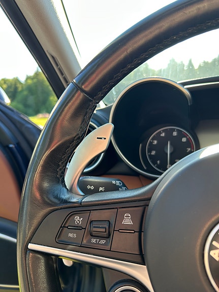 Alfa Romeo Giulia 20 of 26
