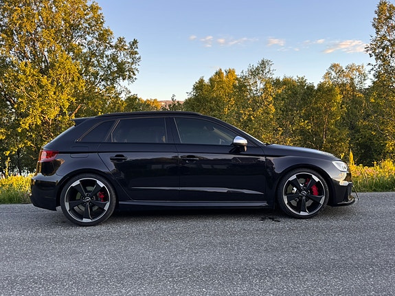 Audi RS3 2 of 30
