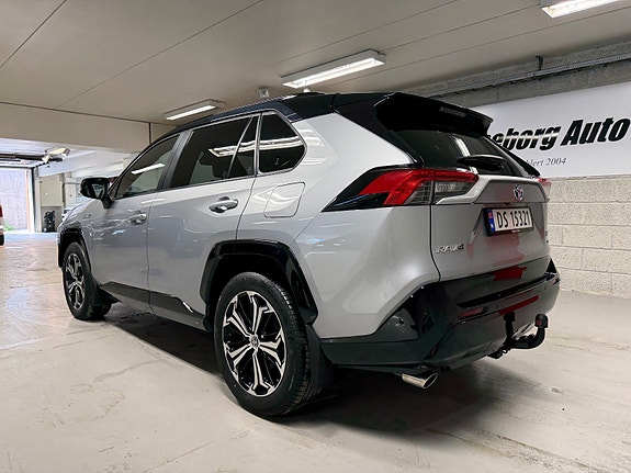 Toyota RAV4 Plug-in Hybrid 3 of 30