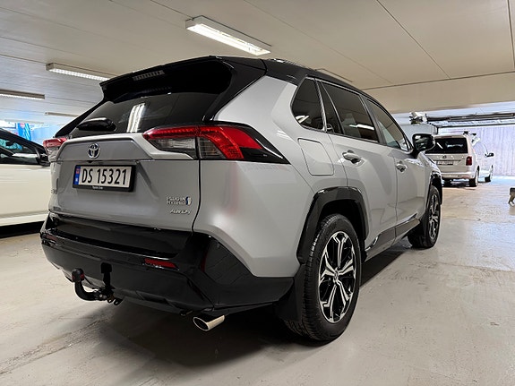 Toyota RAV4 Plug-in Hybrid 5 of 30