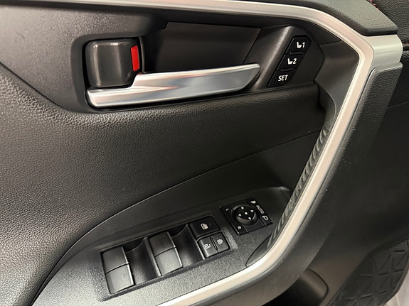 Toyota RAV4 Plug-in Hybrid 21 of 30