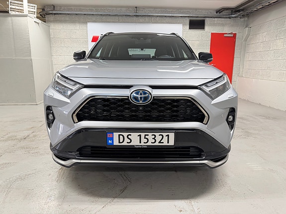 Toyota RAV4 Plug-in Hybrid 8 of 30
