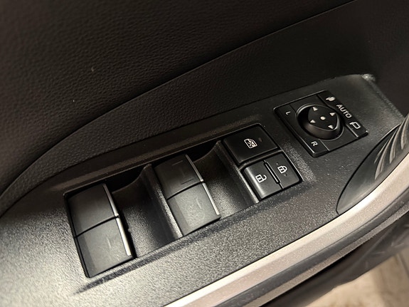 Toyota RAV4 Plug-in Hybrid 23 of 30