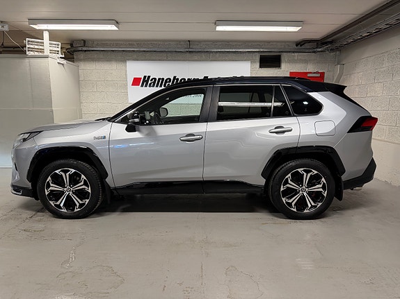 Toyota RAV4 Plug-in Hybrid 2 of 30