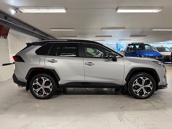 Toyota RAV4 Plug-in Hybrid 6 of 30