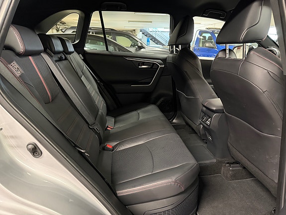 Toyota RAV4 Plug-in Hybrid 15 of 30