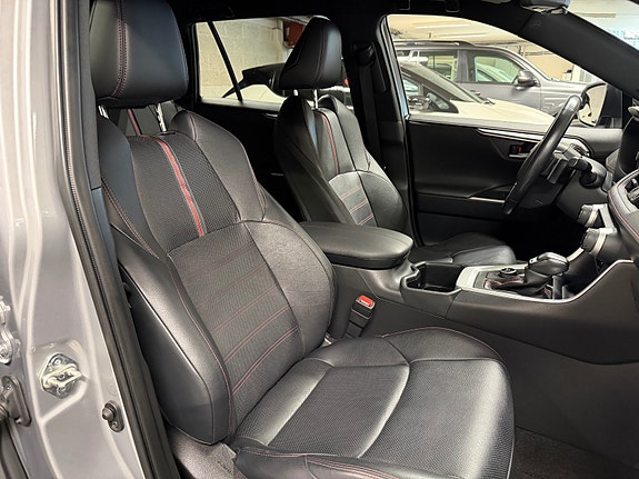 Toyota RAV4 Plug-in Hybrid 14 of 30