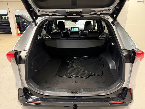 Toyota RAV4 Plug-in Hybrid 17 of 30