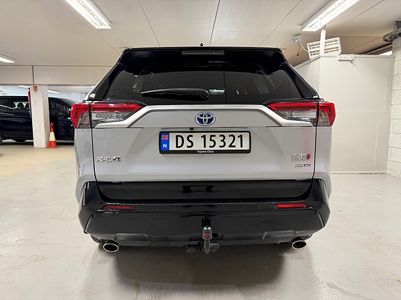 Toyota RAV4 Plug-in Hybrid 4 of 30