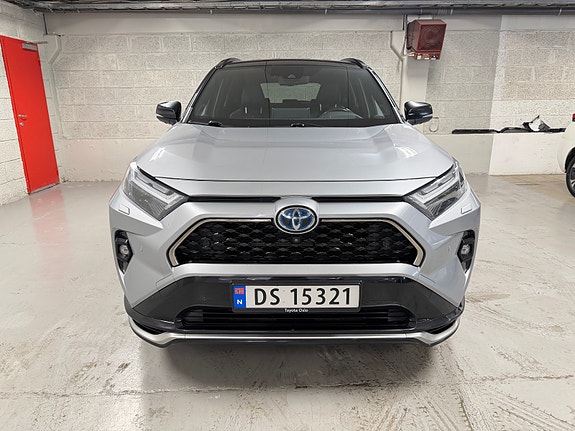Toyota RAV4 Plug-in Hybrid 9 of 30