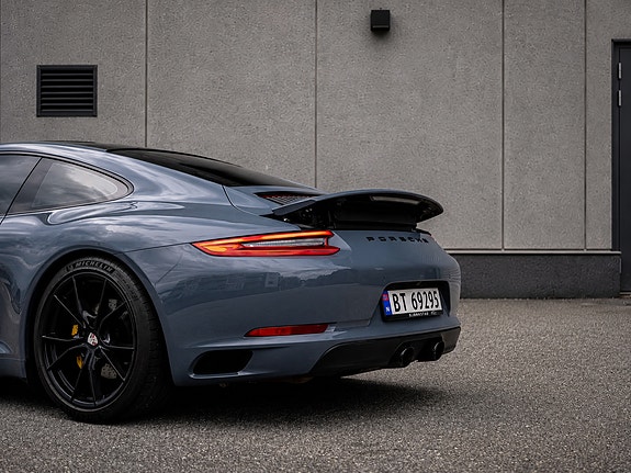 Porsche 911 4 of 15