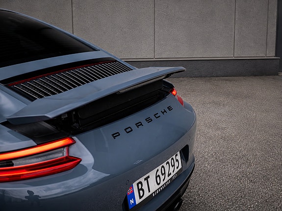 Porsche 911 5 of 15