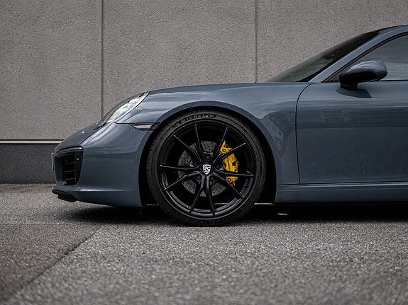 Porsche 911 3 of 15