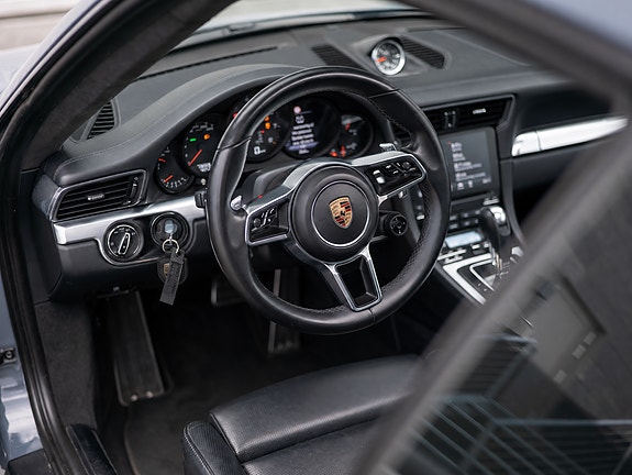 Porsche 911 6 of 15