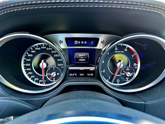 Mercedes-Benz SL63 24 of 30