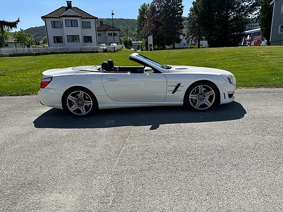 Mercedes-Benz SL63 17 of 30