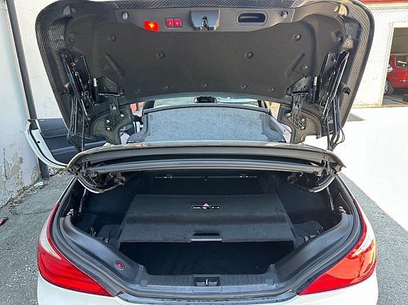 Mercedes-Benz SL63 26 of 30
