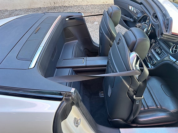 Mercedes-Benz SL63 27 of 30